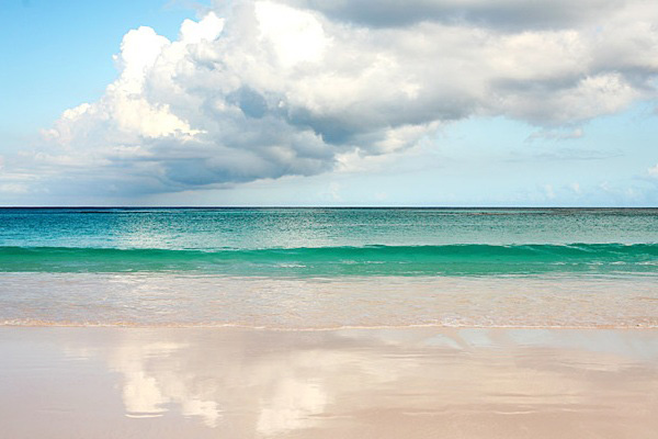 Розовый пляж Багамских островов