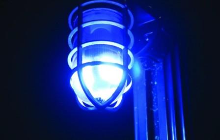 Уличное освещение синего цвета уменьшит преступления и самоубийства