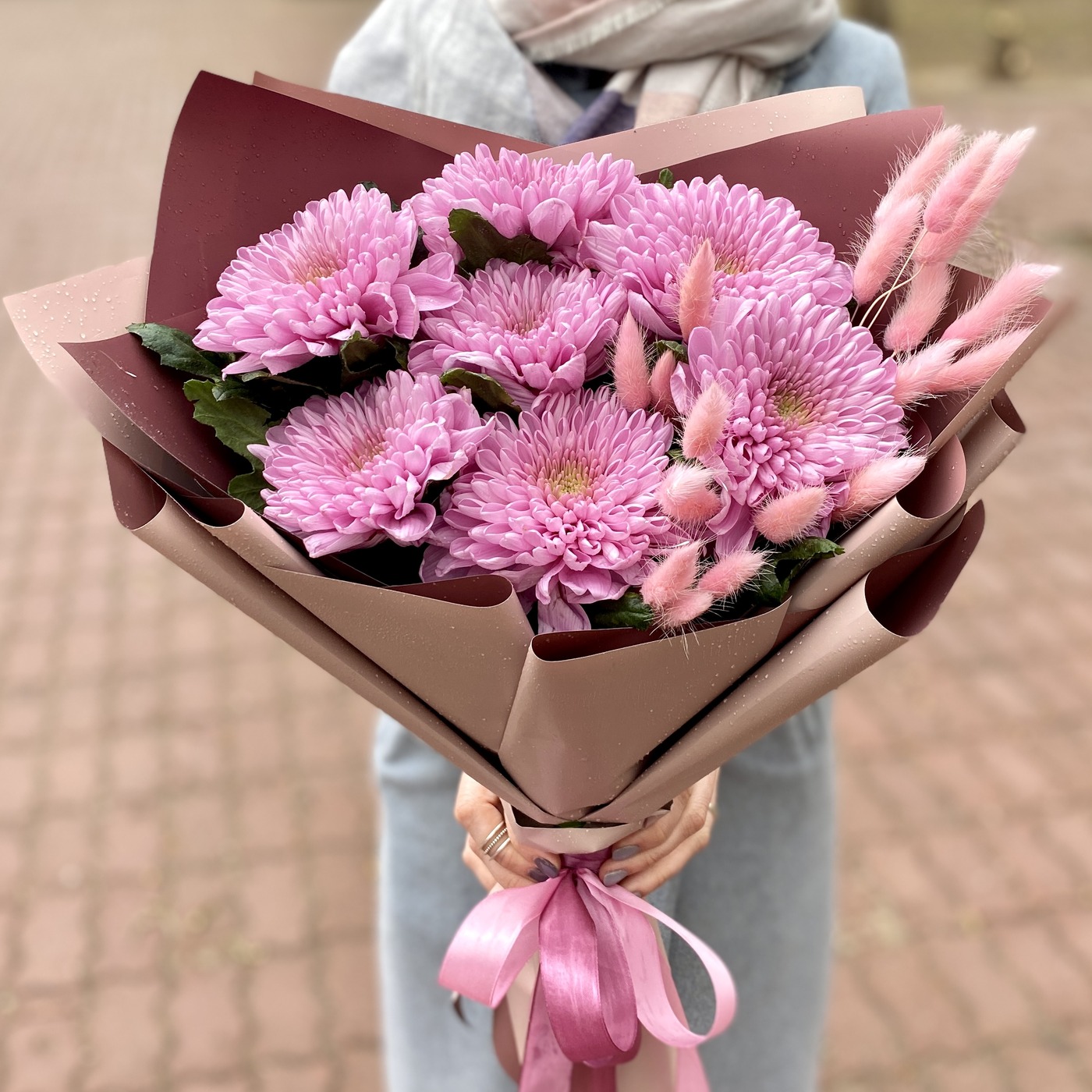 Букеты с хризантемами: яркие цветы для особого случая