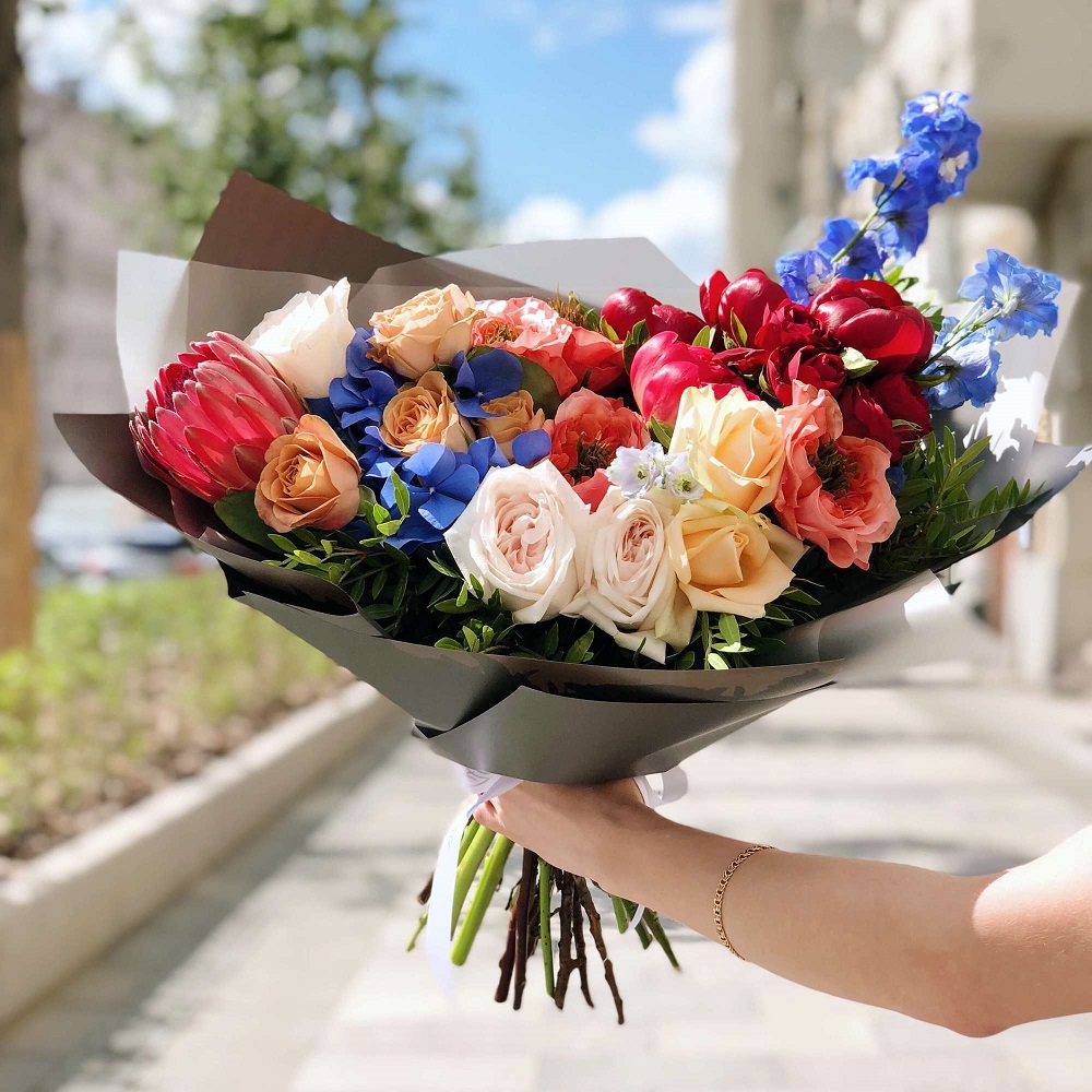 фото букета цветов на улице