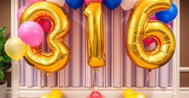 Воздушные шары‑цифры на праздник: как выбрать, оформить и сделать запоминающуюся фотозону