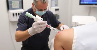 PRP-терапия: как кровь пациента превращается в инструмент восстановления