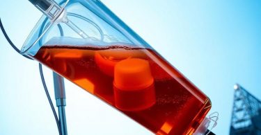 Капельница от запоя: как она работает, когда нужна и чего от неё ждать