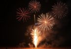 Петарды, наземные и летающие фейерверки: как выбрать, безопасно устроить праздник и не испортить соседям лето