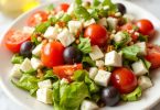 Греческий салат: простой рецепт, который всегда работает