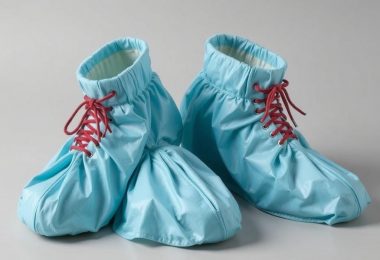 Бахилы: зачем нужны, какие бывают и как выбрать свои